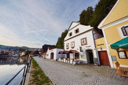 Cesky Krumlov Hotel | Discover Vltavská pohádka: Pet-Friendly Retreat Awaits