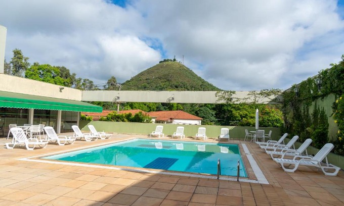 Caxambu Hotel | Relaxing VOA Hotel União with Ocean View and Pool Access