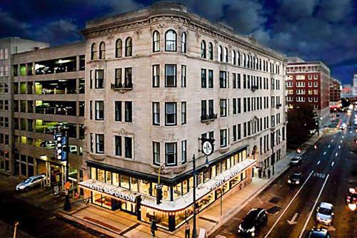 Downtown Memphis Hotel | Enjoy Comfort at Hotel Napoleon Memphis - Pet Friendly Stay
