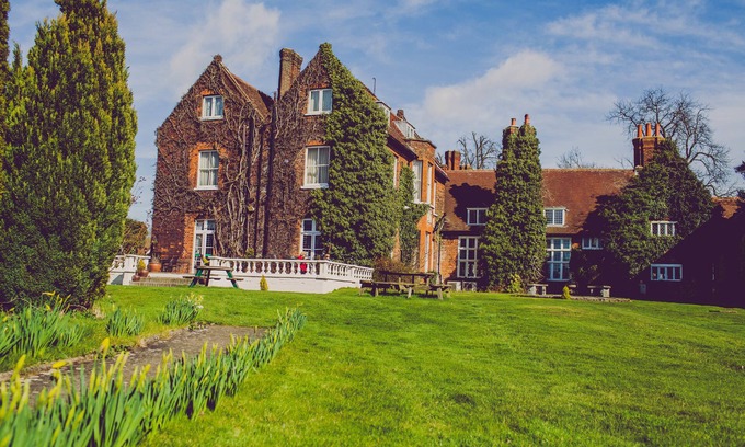 Willian Hotel | Relax at Letchworth Hall: 4-Star Stay with Spa & Pool