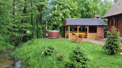 Vrelo Korenicko House | Experience Vodenica Vrelo Chalets with Hot Tub & Kitchen