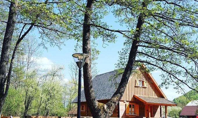 Vrelo Korenicko Ski Chalet | Experience Vodenica vrelo Family Chalet with Ocean Views