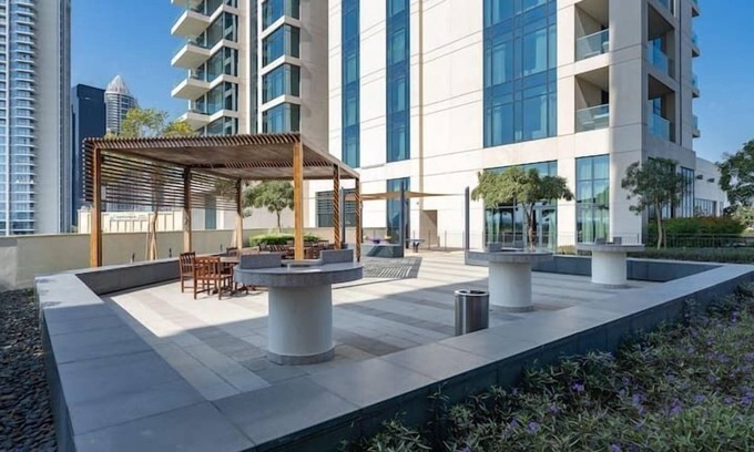 Dubai Apartment | Unwind at Vogue Golf Views - Vida Emirates Hills Resort