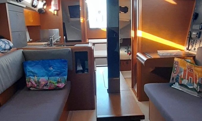 Figarella Boat Rental | Voilier à Saint Florent, au Cœur du Village, Proche de Toutes les Commodités