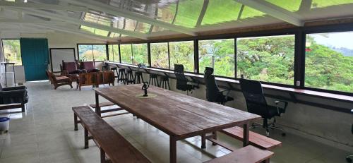 Vara Blanca House | Beautiful Casa Volcano with Panoramic Views & Hot Tub