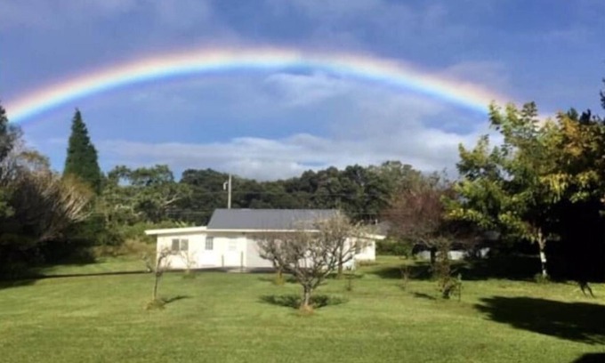Volcano Apartment | Enchanting Volcano Red Sky Tea Garden – Family-Friendly Stay