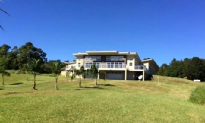 Glenwood Cabin | Nature Lodge by Volcanoes National Park with Pool & Breakfast