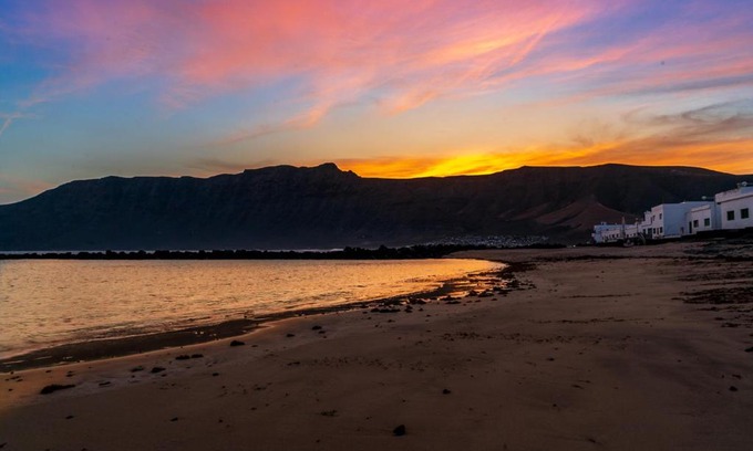 Caleta de Famara Apartment | Oceanfront VolcanoKite Apartments - Guest Rated 9.5/10