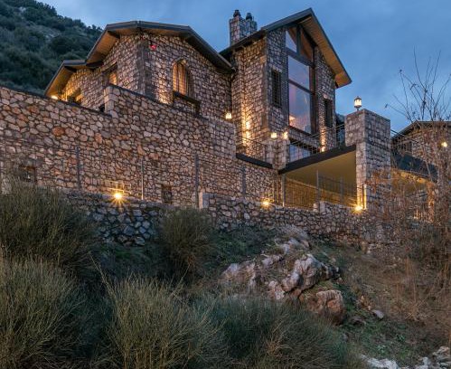 Eptalofos Villa | Discover Volhon Mansions of Parnassos: Family-Friendly Retreat