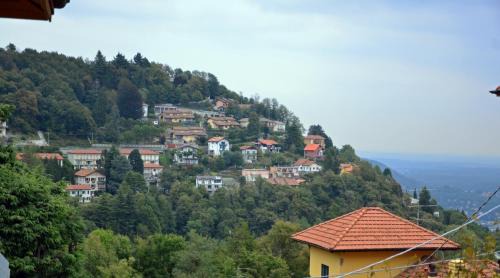 Brunate Apartment | Spacious Dalla Zia Marta Apartment: Pet & Child Friendly Stay