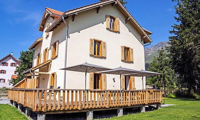 Parpan House | Pet-Friendly von Capeller with Lake View & Spa Amenities