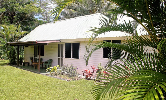 Savusavu Cottage | Beachfront Vonu Hut: Affordable Stay with Ocean View
