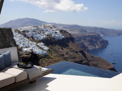 Imerovigli House | Exquisite Vora: Oceanfront Retreat with Spa & 9.9/10 Rating