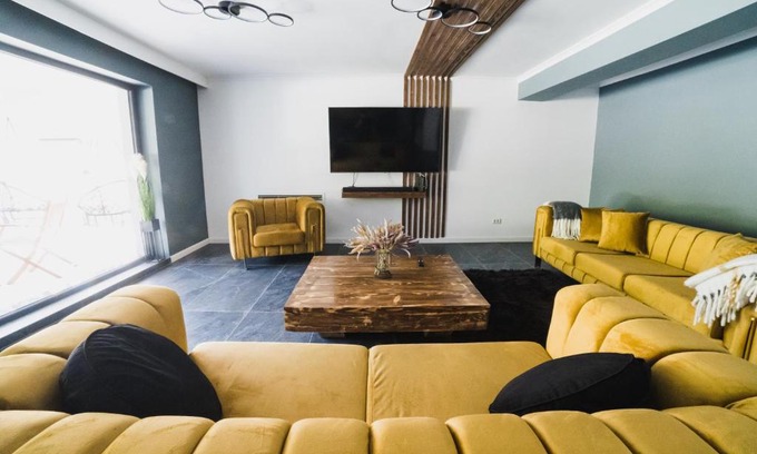 Gura Humorului Ski Chalet | Exceptional Voronet Noir Chalet with Hot Tub & Breakfast