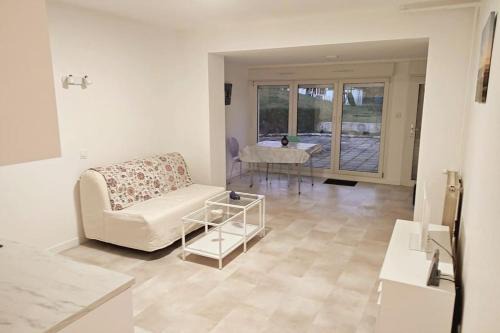 Amneville House | Comfortable Two-Room Retreat in Amnéville for Families