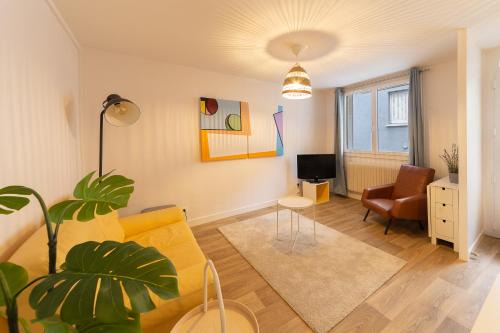 Chateaugay Apartment | Comfort of Votre Maison Loin de Chez Vous Awaits You