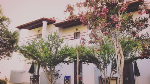 Ag. Georgios Apartment | Oceanfront Voula Accommodation - Rated 9.4/10 by Guests