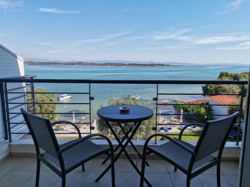 Vourvourou Hotel | Oceanfront Vourvourou Hotel: Rated 9.1 by Happy Guests