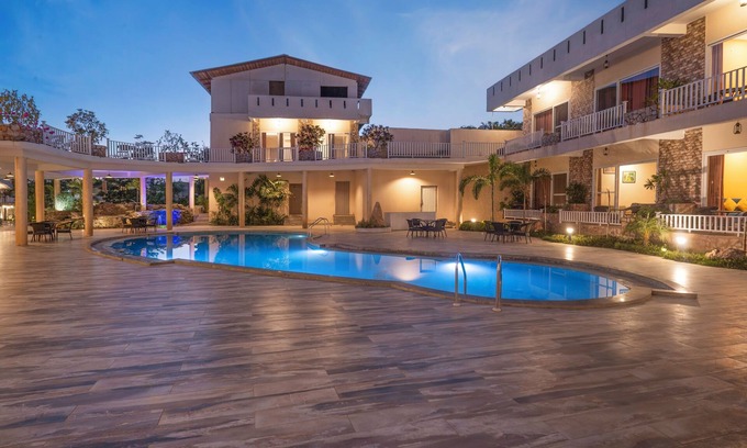 Bail Parao Hotel | Discover Vow Resorts And Spa: Poolside Family Retreat