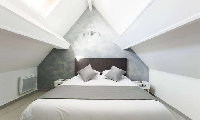 Roissy-en-France Apartment | Convenient Roissy Appartements with Kitchen Amenities