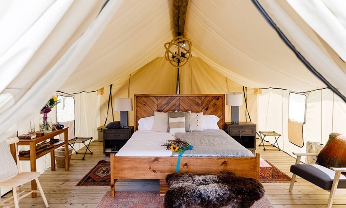 Manhattan Hotel | Voyager King Tent | Collective Governors | Romantic Glamping Escape