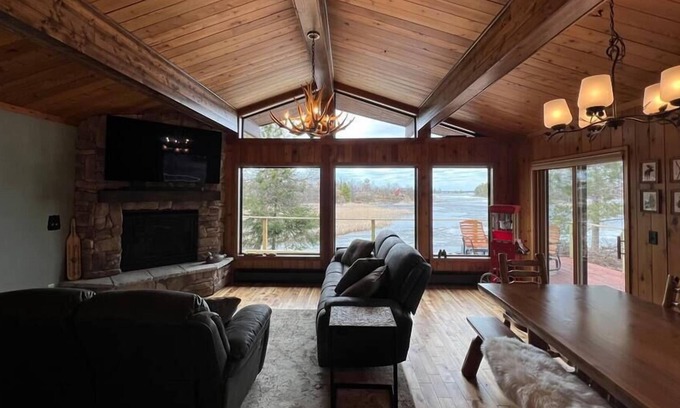 International Falls Cabin | Unforgettable Voyageurs Cabin on Rainy Lake - Guest Rated 10/10