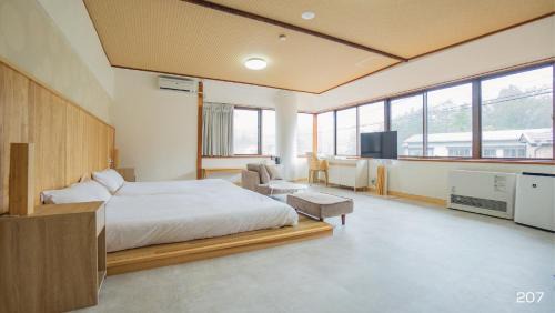 Yamanakako Hotel | Family-Friendly VOYAN Resort near Mt. Fuji with Hot Tub