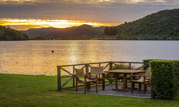 Mourea Hotel | Experience VR Rotorua Lake Resort with Pool & Spa Amenities