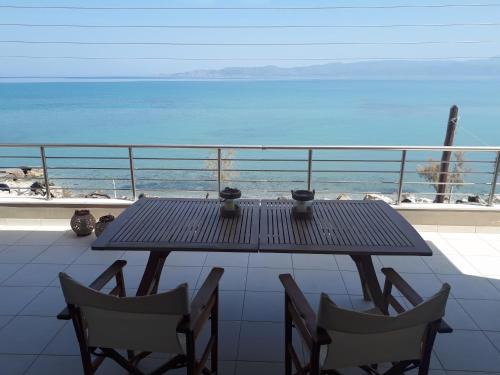Kato Assos House | Oceanfront Retreat at Vrachati Sea Front House