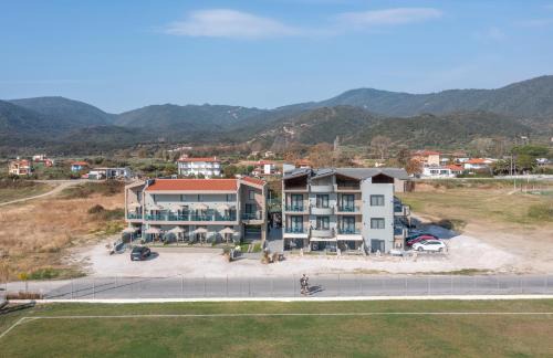 Sarti Apartment | Discover Vrahakia: Oceanfront Haven with Top Amenities