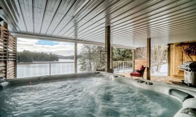 Val-des-Bois Apartment | Pet Friendly Vrbo Property with Ocean Views and Hot Tub