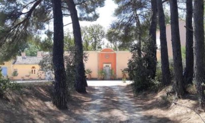 Cadenet Apartment | Family-Friendly Vrbo Property with Breakfast Included