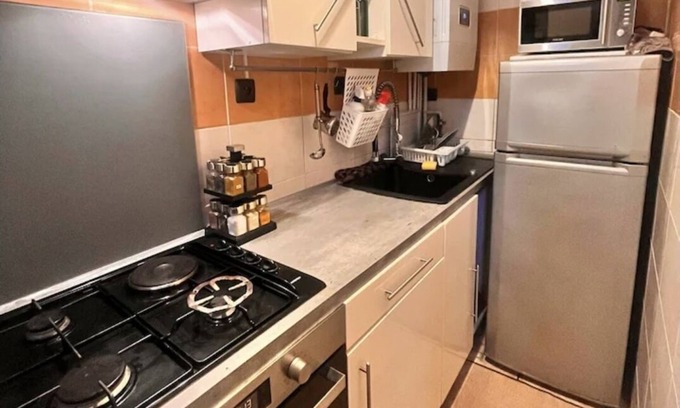 Gennevilliers Apartment | Family-Friendly Vrbo Property for Memorable Getaways