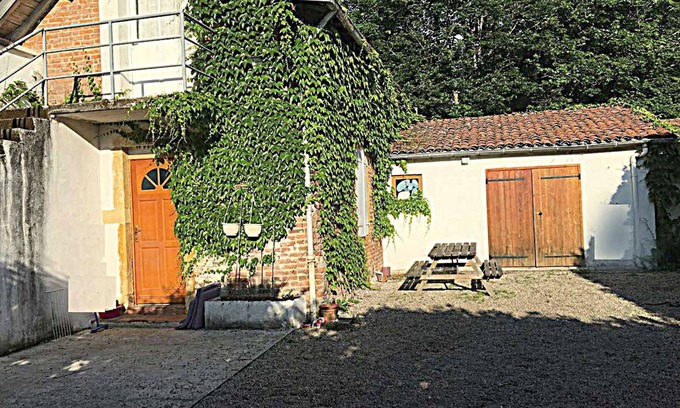 Roanne House | Cozy Vrbo Property with Pool & Pet-Friendly Amenities