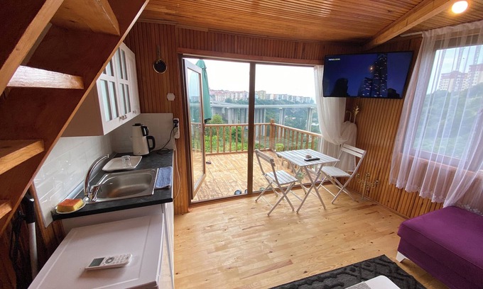 Trabzon House | Pet-Friendly Retreat with Pool and Spa for Families