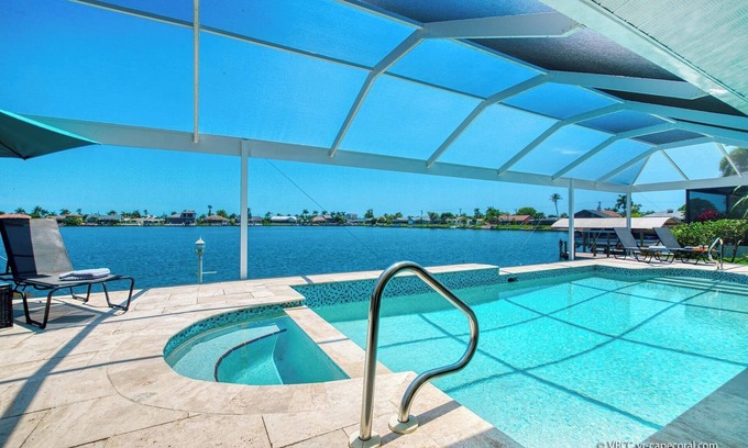 Eight Lakes Villa | Serene VRCC Villa Lakualoosa with Oceanfront Pool Access