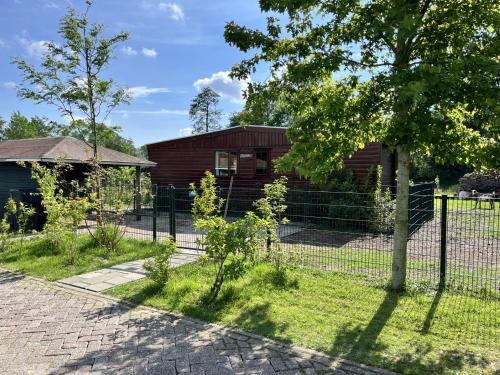 Zuid-Scharwoude Ski Chalet | Inviting Chalet with Ample Outdoor Space and Veranda