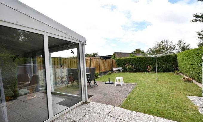 Zoutelande House | Discover Comfort at Houtenburgseweg 2: Pet-Friendly Retreat