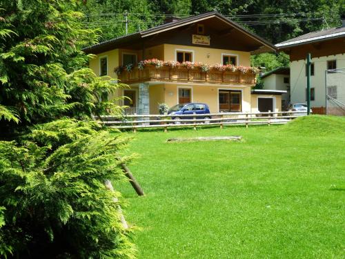 Huettau Apartment | Elegant Vronis Landhaus Apartments - 5-Star Guest Rated 9.9