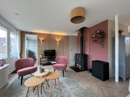 Warmenhuizen House | Cozy VT Wonen Vacation Bungalow Near Beach & Nature