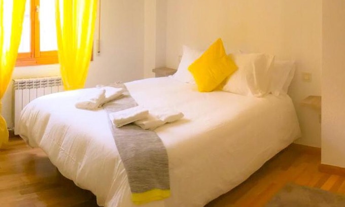 El Gancho Apartment | Pet-Friendly Retreat at AZ El Balcón de Conde de Aranda II