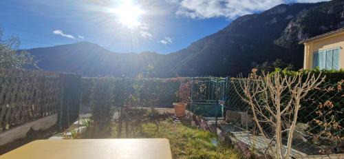 Saint-Martin-Vesubie Apartment | Ambiance Chalet with Ocean View and Hot Tub Retreat