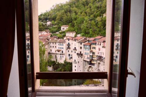 Pont-en-Royans Apartment | Scenic Retreat Near Vercors with Family-Friendly Amenities