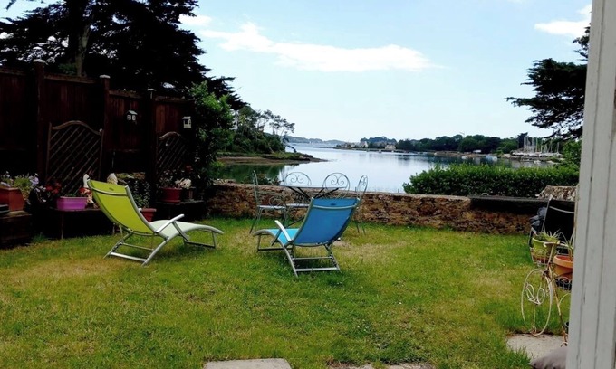 Arradon House | Beautiful Views of the Gulf du Morbihan with Family Amenities