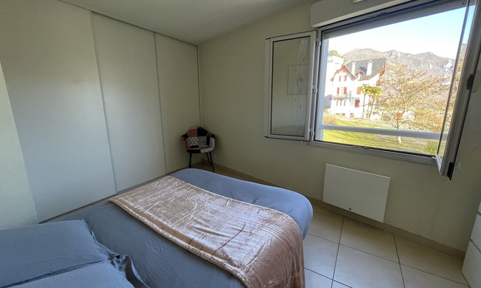 Argeles Gazost Apartment | Mountain View Apartment with Balcony & Central Parking