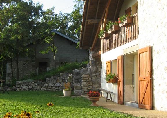 Chindrieux House | Guest Rated: Vue LAC L'Hautiniere with Kitchen Amenities