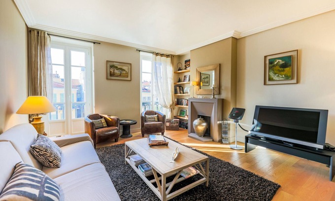 Jean-Medecin Apartment | Top-Rated VUE MAGENTA AP4188 with Spa and Family Amenities