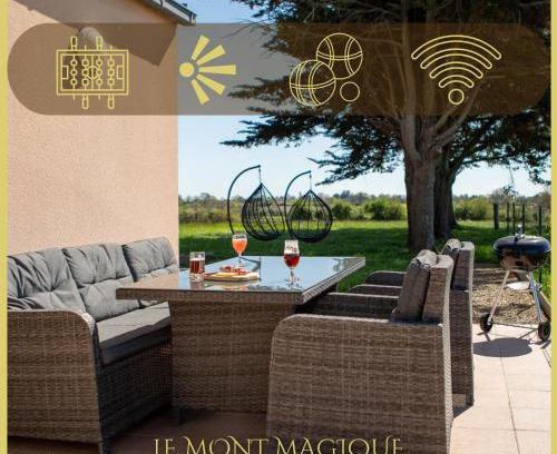Dragey-Ronthon House | Au Mont Magique: Breathtaking Bay Views at Your Doorstep
