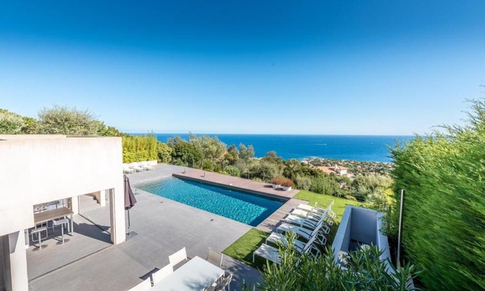 Les Issambres Villa | St Tropez Bay Views: Family-Friendly 4-Star Retreat