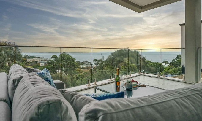 Mount Martha House | Oceanfront Serenity at Vue Sur La Mer - 10/10 Rated Escape